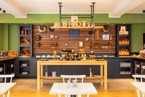 a fast food restaurant with a table and chairs at Vienna House Easy by Wyndham Limburg in Limburg an der Lahn +78 photos
