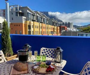 Kuvagallerian kuva majoituspaikasta Modern city townhouse with rooftop terrace, joka sijaitsee Cape Townissa