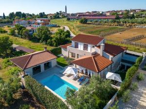 an aerial view of a house with a swimming pool at Villa Lana by IstriaLux in Vodnjan