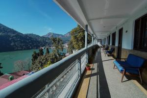 Hotel Silverton by Aspen tesisinde bir balkon veya teras