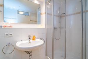 a bathroom with a sink and a shower at Haus Sylter Welle 10-105 WB in Westerland (Sylt)