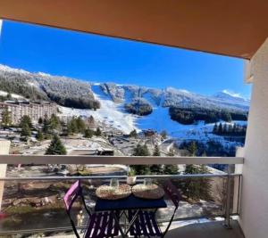 a balcony with a view of a river and mountains at Avec balcon, au pied des pistes et randos in Villard-de-Lans