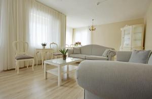 a living room with a couch and a table at Büyükada Apart Hotel - Karadağ Apart in Buyukada