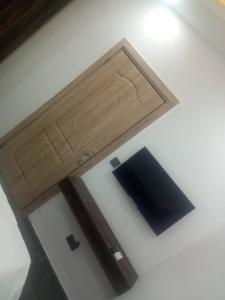 a wooden board on top of a white desk at Skenyo Hotel & Apartments in Ketti