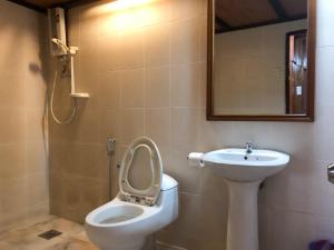 a bathroom with a toilet and a sink and a mirror at OYO 90909 I.villa Inn in Kuala Lumpur