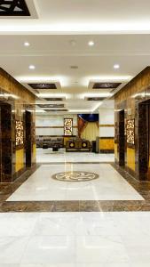 Lobbyn eller receptionsområdet på فندق انوار المشاعرالفندقية