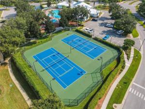 Tenis a/nebo squash v ubytování Making Memories Resort Windsor Palms Condo nebo okolí