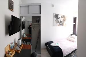 a bedroom with a bed and a mirror at Comfort Stay, EV, Parking in Bolesławiec