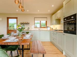 a kitchen with a wooden table and a wooden table sidx sidx sidx at 2 bed in Llandrindod Wells 89063 in Nantmel