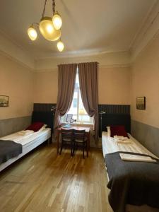 Postel nebo postele na pokoji v ubytování Lilla Hotellet