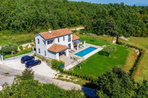 Bazén v ubytovaní Villa Frida in Vizinada, Poreč by Istrabook alebo v jeho blízkosti
