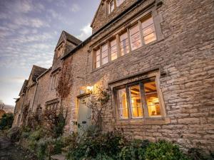 an old stone building with windows and a door at 3 bed in Stow-on-the-Wold 49965 in Lower Swell