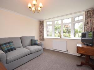 a living room with a couch and a tv at 2 Bed in Padstow 51925 in Egloshayle