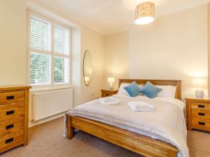 a bedroom with a large bed with blue pillows at 9 Bed in Buxton 57932 in Buxton