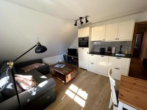 Kuchyň nebo kuchyňský kout v ubytování Ferienwohnung Lasse in Wieck + 21 fotografií