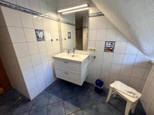 Koupelna v ubytování Ferienwohnung Lasse in Wieck