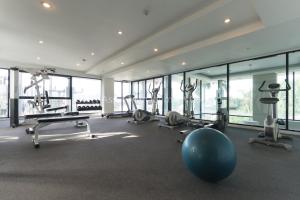 Fitness centrum a/nebo fitness zařízení v ubytování The Unity and The Bliss Patong Residence
