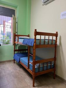 Giường tầng trong phòng chung tại Rio Hostel 40 Graus
