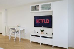 TV a/nebo společenská místnost v ubytování Studio proche Roland Garros