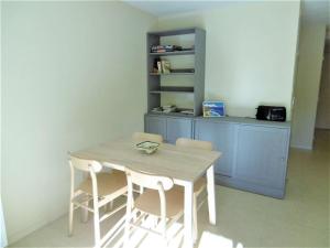Kuchyňa alebo kuchynka v ubytovaní Appartement 2 à 4 personnes à 100 m de la mer - Gwendal