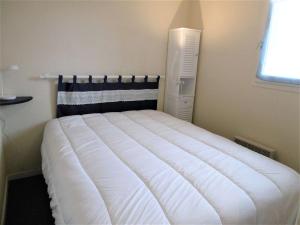 Posteľ alebo postele v izbe v ubytovaní Appartement 2 à 4 personnes à 100 m de la mer - Gwendal
