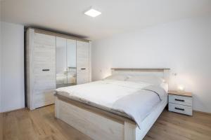 Ένα ή περισσότερα κρεβάτια σε δωμάτιο στο Holiday House Domen +25 φωτογραφίες