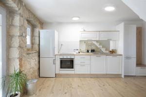 Η κουζίνα ή μικρή κουζίνα στο Holiday House Domen