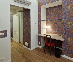 a room with a desk and a red chair at Hotel Roma e Rocca Cavour in Turin