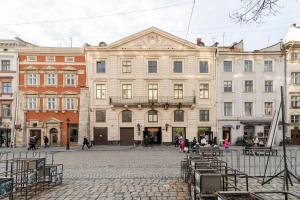 リヴィウにあるInshiApartments on Rynok Squareの一団一団