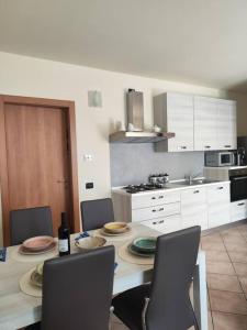 Η κουζίνα ή μικρή κουζίνα στο Rovato entire apartment in the capital of Franciacorta