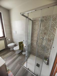Et badeværelse på Entire apartment in the capital of Franciacorta