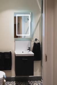 a bathroom with a sink and a mirror at Erne a Rest in Enniskillen