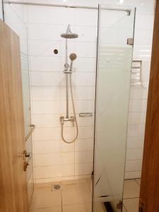 Bilik mandi di Golden Tulip Hotel- Evergreen Port Harcourt