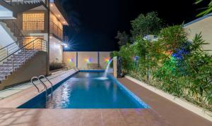 a swimming pool with a fountain in a building at Itsy By Treebo - Kurinji Stay Inn in Yelagiri