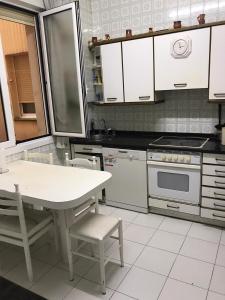 Η κουζίνα ή μικρή κουζίνα στο Perez Galdos Apartment