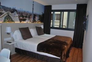 a bedroom with a large bed with a window at Hotel BESTPRICE Gracia in Barcelona