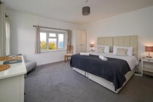 a bedroom with a large bed and a window at Solenta in Yarmouth