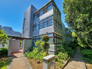 Gallery image of Spacious Two Bedroom Apartment in Newlands in Cape Town