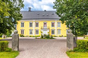 Budova, kde se kemp nachází