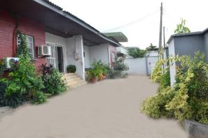 a house with a courtyard with plants at MERCY HAVEN Abeokuta in Abeokuta