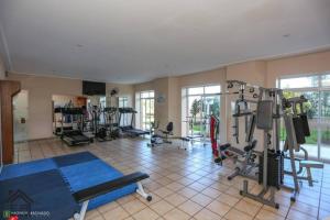 Γυμναστήριο ή/και όργανα γυμναστικής στο Dunas Flat 405 com vista mar, limpeza diária e roupas de cama e banho