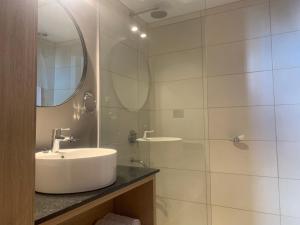 a bathroom with a sink and a mirror at Huésped Tandil in Tandil