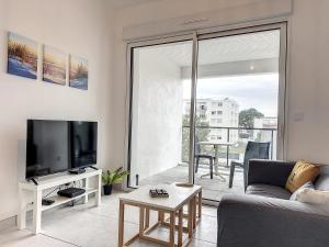 TV a/nebo společenská místnost v ubytování Le 121 - Appartement 101