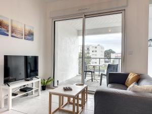 TV a/nebo společenská místnost v ubytování Le 121 - Appartement 101