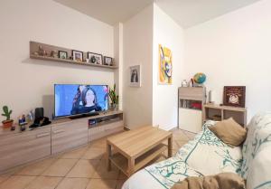 a living room with a couch and a flat screen tv at Gianicolo - Spacious flat for family and friends in Rome
