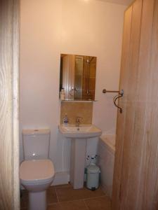 Ένα μπάνιο στο Mews Cottage +13 φωτογραφίες