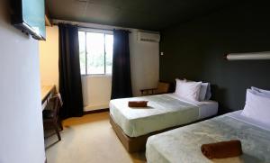 Postel nebo postele na pokoji v ubytování Fata Hotel by Project Borneo