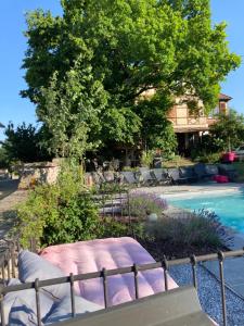 Bazén v ubytování Le Clos d’Azel - Le gîte du cocher avec piscine nebo v jeho okolí