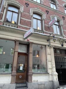 a building with street signs on the front of it at Lilla Hotellet in Sundsvall