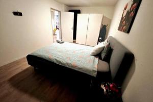 Postel nebo postele na pokoji v ubytování 2.5 Rooms Furnished Apartment in Luzern Nr 12